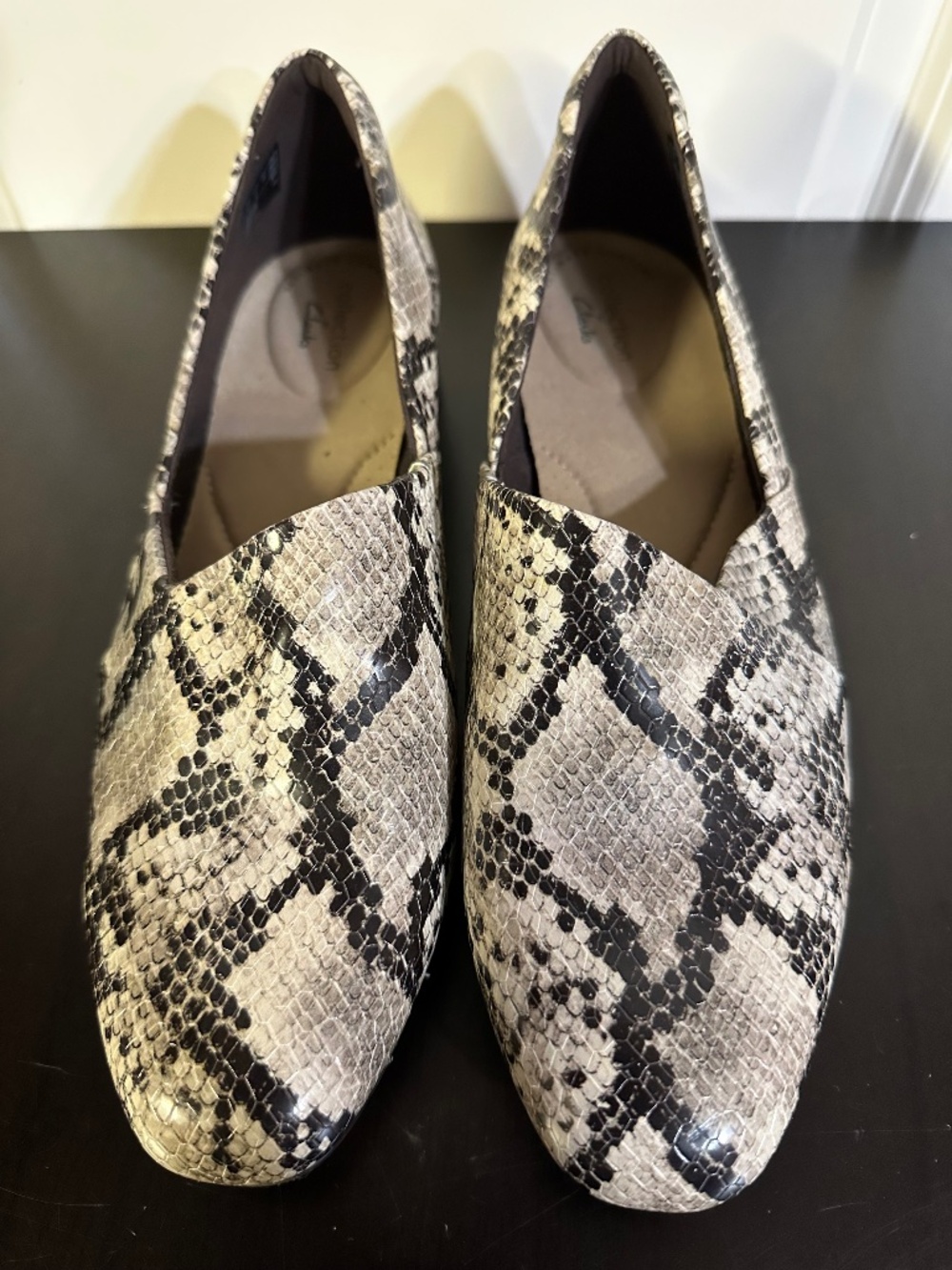 Clarks Collection Juliet Palm loafers in Taupe Snake Print. Women’s size 9
